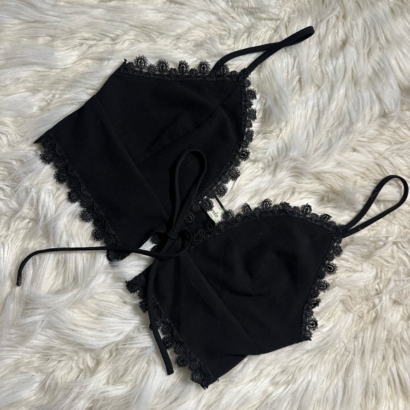 Forever 21 Tops - Lace tie up bralette crop top